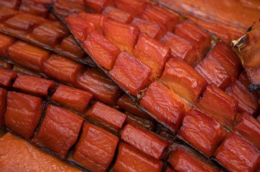 Çeşitli tütsülenmiş balık ürünleri