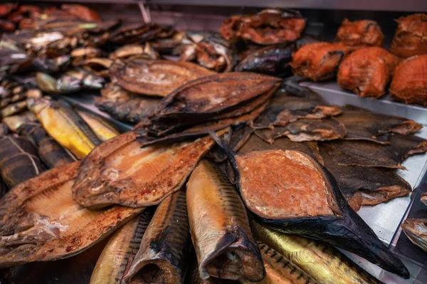 Vários produtos de peixe fumado — Fotografia de Stock