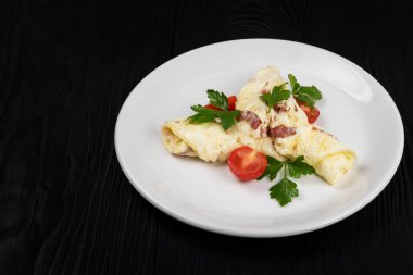 jambon ve peynirli omlet