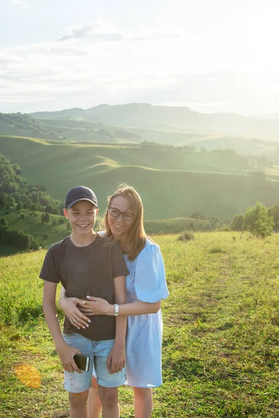 Selfie de familia en montaña —  Fotos de Stock
