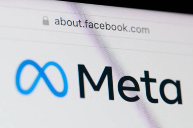 New York, ABD - 31 Ocak 2022: Akıllı telefon ekranında facebook logosu Meta