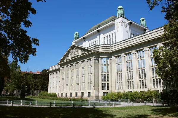 Edifício de arquivo estatal croata em Zagreb — Fotografia de Stock