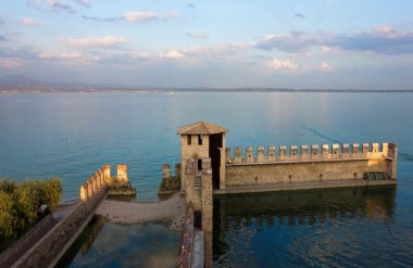 garda Gölü panoramik günbatımı