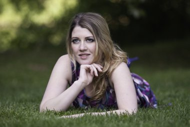 Güzel Sarışın Kadın