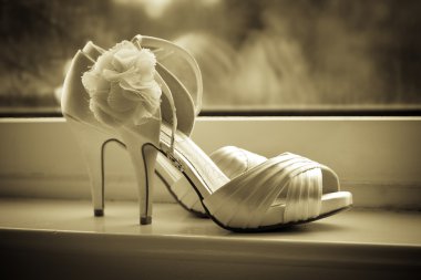 güzel mücevherli düğün ayakkabıları