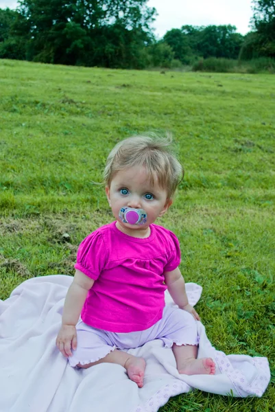 Baby girl outdoors — Stock Photo, Image