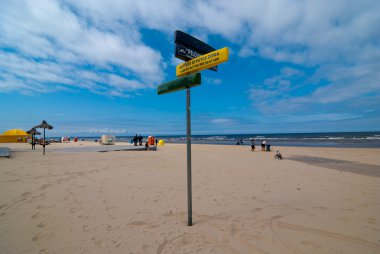 jurmala, sahilinde tabelasını
