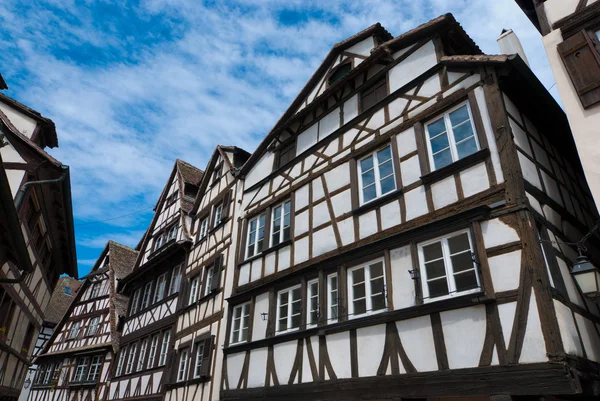 Casas de entramado de madera en Estrasburgo, Alsacia, Francia — Foto de Stock