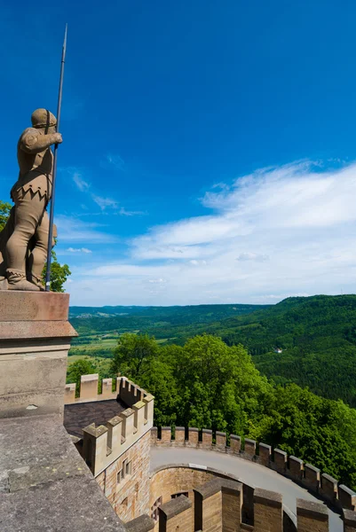 Hohenzollern 城堡守卫雕像看周围环境，德国 — 图库照片