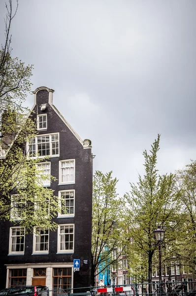 Casa típica em Amsterdã — Fotografia de Stock