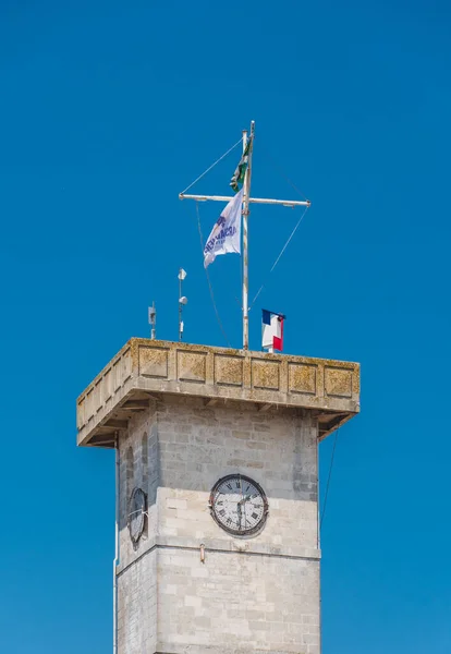 在法国罗什福特的阿森纳港口有时钟的塔楼 — 图库照片