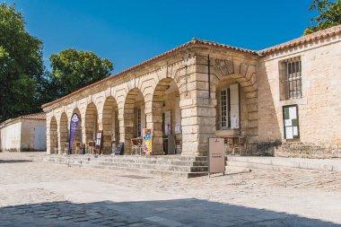 Fransa 'nın Rochefort kentindeki Corderie Royale' de bir bar restoranı.