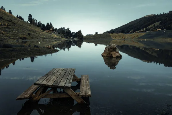 Jezero Confins Horská Krajina Úsvitu Clusaz Haute Savoie Francie — Stock fotografie
