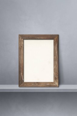 Gri bir rafa yaslanmış ahşap resim çerçevesi. 3 boyutlu illüstrasyon. Boş model şablonu. Dikey arkaplan