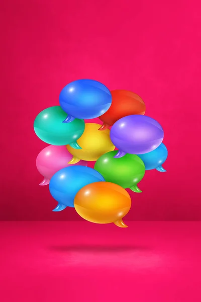 粉色垂直背景下孤立的3D彩色语音气泡 — 图库照片