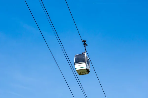 Mavi Gökyüzünde Gondol Clusaz Haute Savoie Fransa — Stok fotoğraf