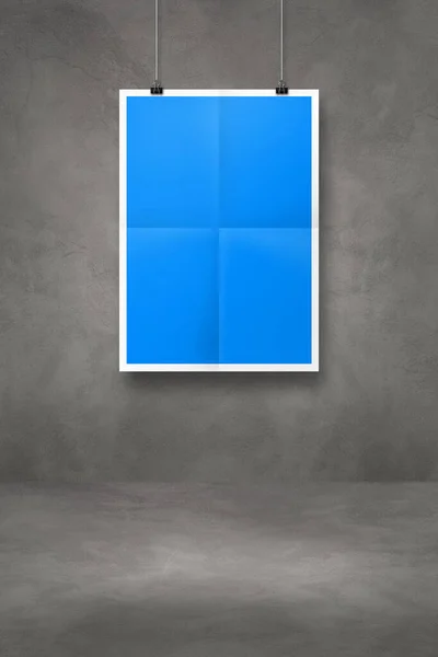 Poster Blu Ripiegato Appeso Muro Cemento Scuro Con Clip Modello — Foto Stock