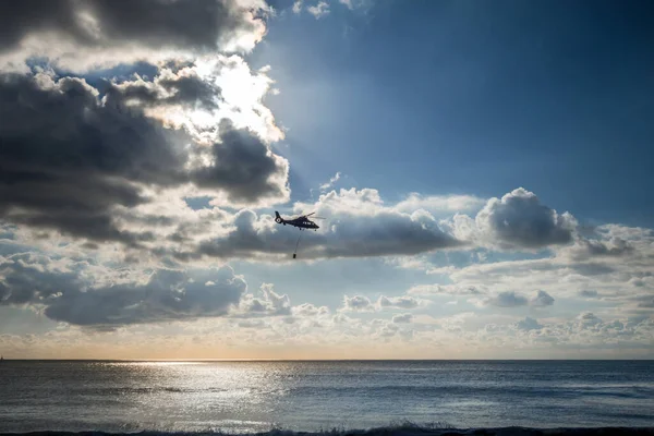 Helicopter Flying Cloudy Seascape View Beach — Stockfoto