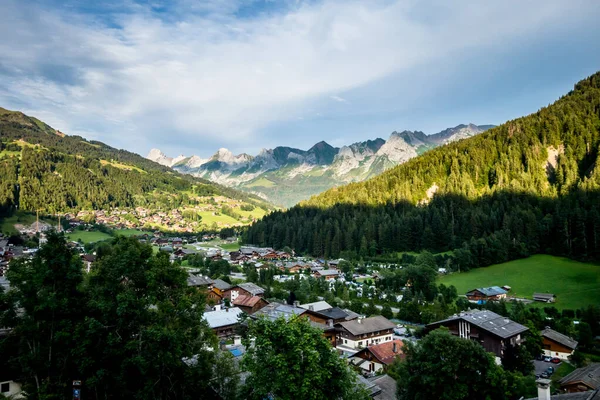 Coucher Soleil Sur Village Grand Bornand Chaîne Montagnes Des Aravis — Photo