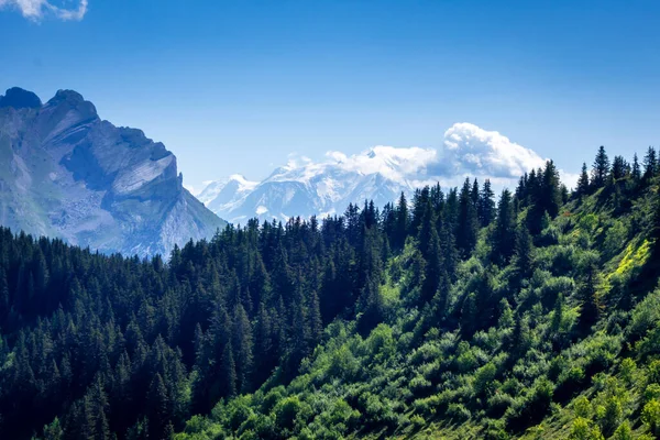 Θέα Στο Βουνό Και Mont Blanc Στο Clusaz Haute Savoie — Φωτογραφία Αρχείου