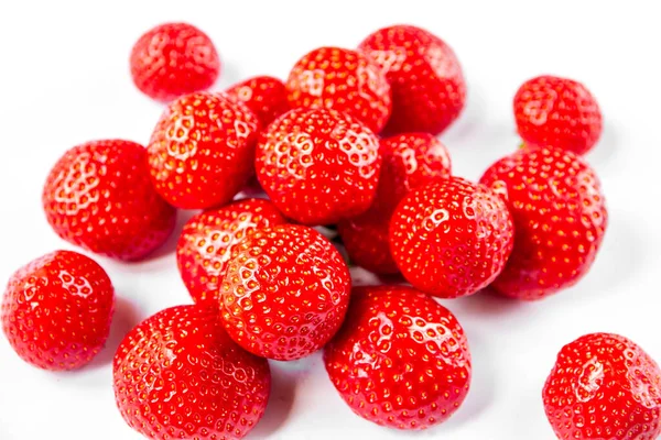 Erdbeeren Isoliert Auf Weißem Hintergrund Studioaufnahmen — Stockfoto