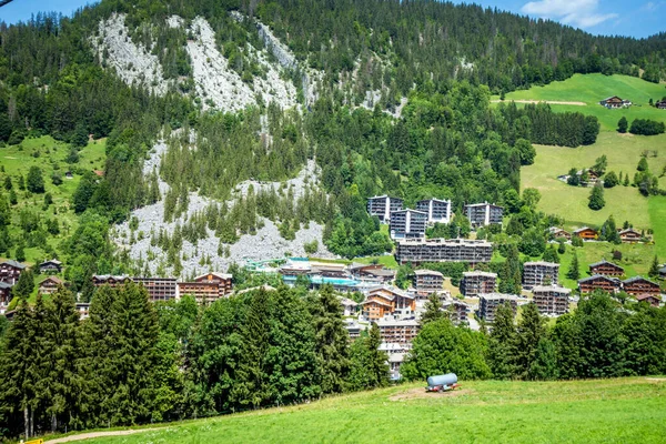 Vesnice Clusaz Létě Haute Savoie Francie — Stock fotografie