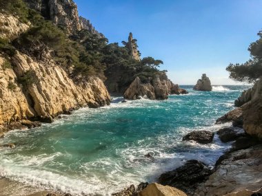Calanques deniz manzarası ve dağlar, Marsilya dereleri, Fransa