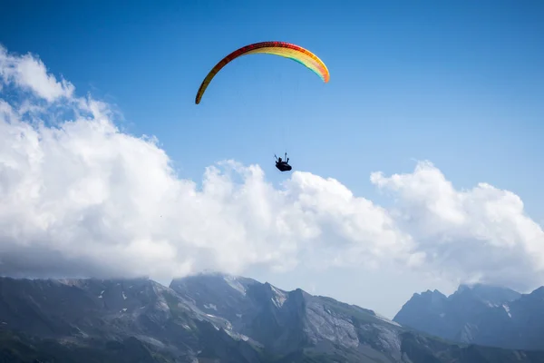 Vuelo Parapente Las Montañas Grand Bornand Alta Saboya Francia —  Fotos de Stock