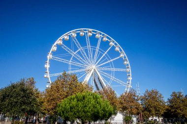 La Rochelle 'deki dönme dolap Fransa' nın eski limanı.