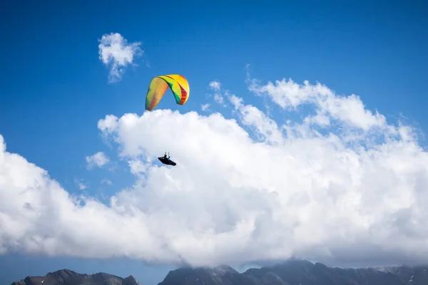 Vuelo Parapente Las Montañas Grand Bornand Alta Saboya Francia —  Fotos de Stock