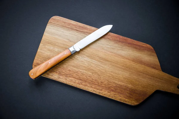 Couteau Poche Traditionnel Sur Planche Découper Bois Fond Noir — Photo
