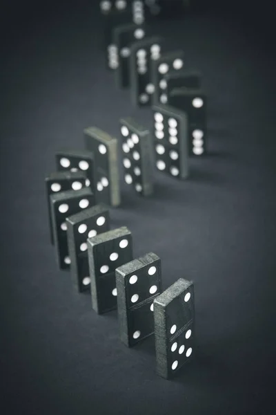 Black Dominoes Chain Dark Table Background Domino Effect Concept — Stock Photo, Image