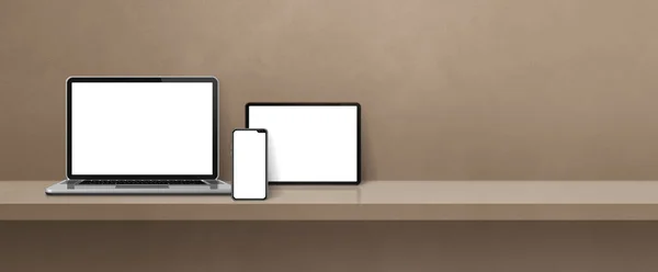 笔记本电脑 手机和数字平板电脑放在棕色的壁架上 横幅背景 3D说明 — 图库照片