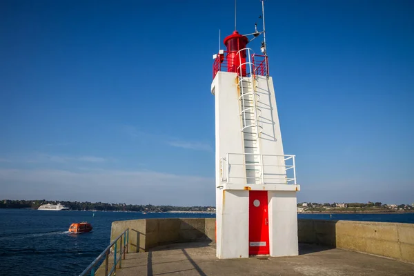 サンマロ灯台と港の桟橋 ブルターニュ フランス — ストック写真