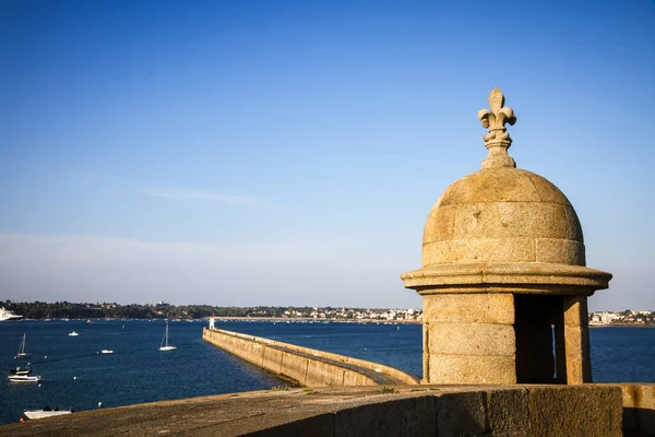 Maják Saint Malo Výhled Moře Molo Opevnění Města Bretaň Francie — Stock fotografie