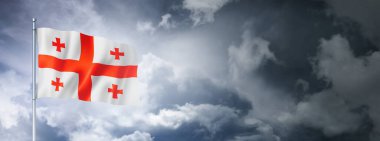 Bulutlu bir gökyüzünde Georgia bayrağı, üç boyutlu görüntüleme