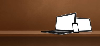 Laptop, cep telefonu ve tablet dijital tablet kahverengi duvar rafında. Afiş arka planı. 3B Görüntü