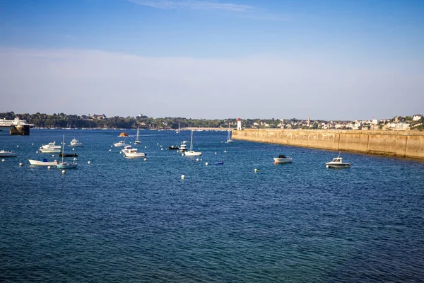 Farol Saint Malo Vista Mar Cais Das Fortificações Cidade Bretanha — Fotografia de Stock