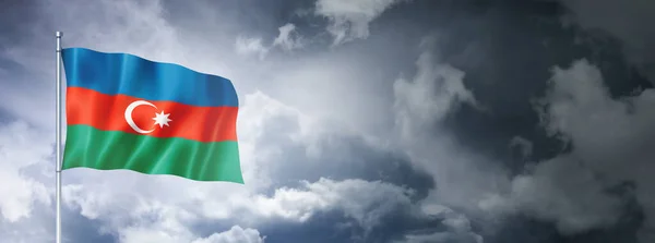 Bulutlu Bir Gökyüzünde Azerbaycan Bayrağı Boyutlu Görüntüleme — Stok fotoğraf