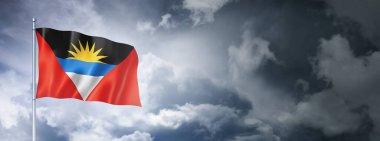 Antigua ve Barbuda bayrağı bulutlu bir gökyüzünde, üç boyutlu görüntüleme