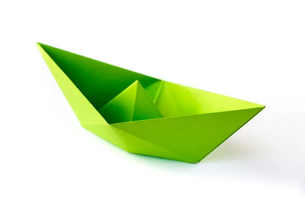 Grünes Papierboot Origami Isoliert Auf Weißem Hintergrund — Stockfoto