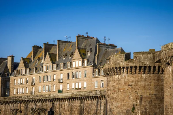 法国布列塔尼的圣玛洛城墙和城市 — 图库照片