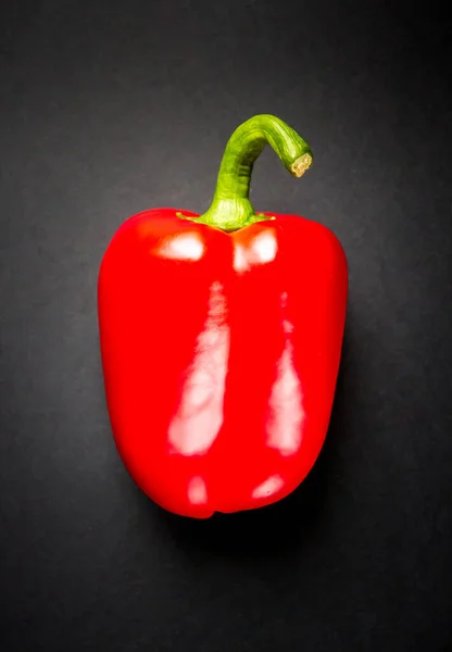 Čerstvé Organické Červené Paprika Izolované Černém Pozadí — Stock fotografie