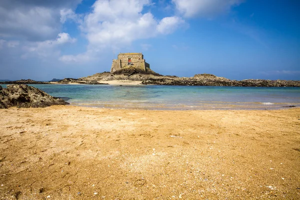 Fort du Petit Kalesi, Saint-Malo şehrindeki sahil ve deniz, Brittany, Fransa