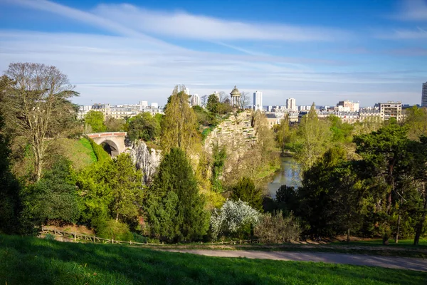 Buttes Chaumont Park Landscape Summer Paris France — Stock Photo, Image