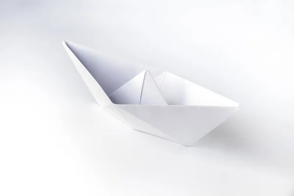 Papel Barco Origami Aislado Sobre Fondo Blanco Blanco —  Fotos de Stock