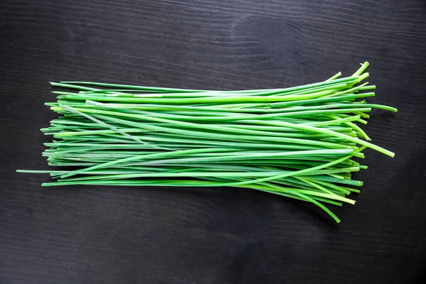 Bunch Fresh Chives Isolated Black Background — Foto de Stock