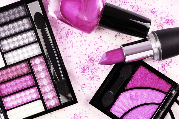 Make-up Produkte in rosa lizenzfreie Stockfotos