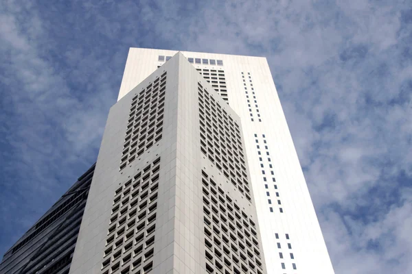 Modernas siluetas de cristal de rascacielos en el distrito financiero —  Fotos de Stock