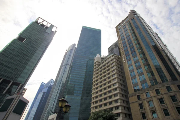 A felhőkarcolók, a pénzügyi negyedben modern üveg sziluettek Stock Kép